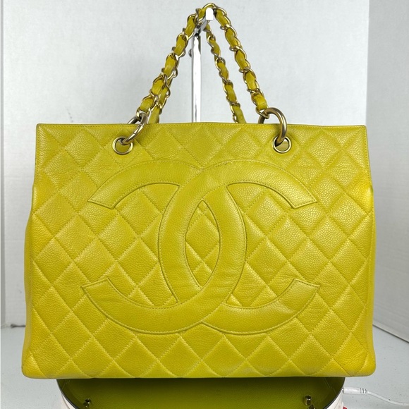 CHANEL CC CAVIAR CHAIN TOTE - Picture 3 of 13